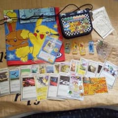 ポケモンカード、シール、財布、古いお菓子のおまけ、ランチョンマット、ポケモンパンのサムネイル
