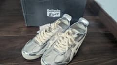 Onitsuka Tiger シルバー スニーカー　新品のサムネイル