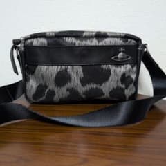 ぴーこ様　Vivienne Westwood レオパード柄 ショルダーバッグのサムネイル