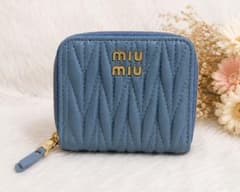 miu miu 二つ折り財布 ブルー 箱・ギャランティカード付 miu miu 二つ折り財布 ブルー 箱・ギャランティカード付 - メルカリ
