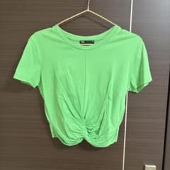 ZARA ザラ グリーン 半袖Tシャツ クロップド丈 ツイストデザインのサムネイル