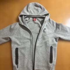 NIKEテックフリースグレーのサムネイル