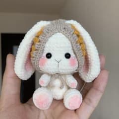ハンドメイド あみぐるみ うさぎ キーホルダーのサムネイル