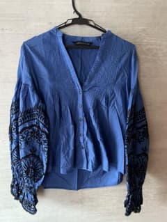 ZARA 袖刺繍ブラウスのサムネイル