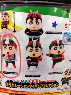 クレヨンしんちゃん×仮面ライダー ガチャガチャ 台座付き V3 - メルカリ
