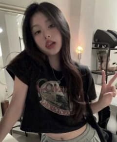 MASHIRO クロップド丈 Tシャツ ブラックのサムネイル
