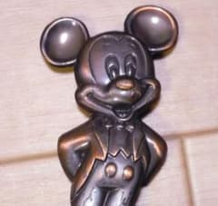 東京ディズニーランド ❴ミッキーマウス❵栓抜き オープナー - メルカリ