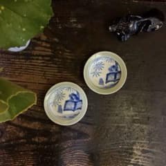 骨董　古伊万里　青磁　希少　仔犬　笹林　竹柵　岩松　手塩皿　豆皿　小皿　２客 骨董 古伊万里 青磁 希少 仔犬 笹林 竹柵 岩松 手塩皿 豆皿 小皿 2客
