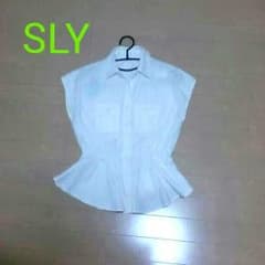 SLYぺプラムトップスのサムネイル