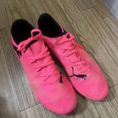 PUMA サッカーシューズ ピンクのサムネイル