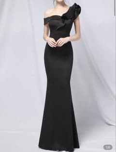 オフショルダー ブラックドレスのサムネイル