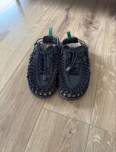 KEEN UNEEK サンダル ブラック　28cmのサムネイル
