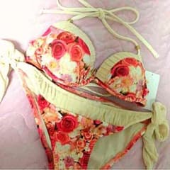 新作 水着 フリフリ 花柄のサムネイル