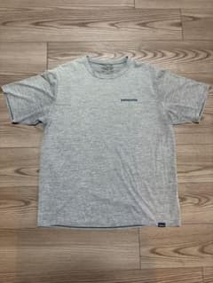 Patagonia Tシャツ グレー 波柄 バックプリントのサムネイル