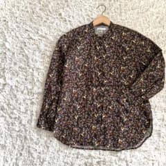 美品】北欧暮らしの道具店 大人のための柄ブラウス 長袖 バンドカラー 