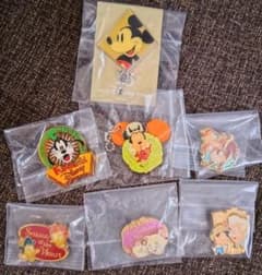 TDR非売品ピンバッジ、チャーム７個セットのサムネイル