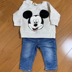 H&M ミッキー トレーナー とデニムパンツセットのサムネイル