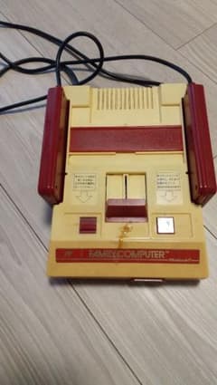 動作未確認】初代ファミコン 本体 HVC-001 任天堂【ジャンク品
