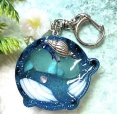 レジン キーホルダー バッグチャーム クジラ オルゴナイト - メルカリ