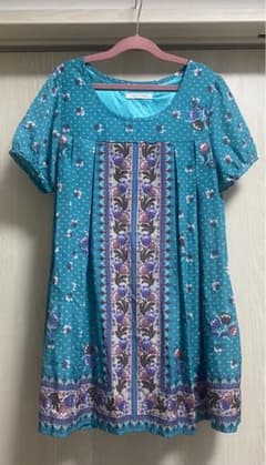 花柄ワンピース　ローリーズファーム　Mサイズ　未使用品のサムネイル