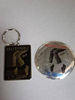 マイケル・ジャクソン L.A. GEAR キーホルダー 缶バッジ マイケル・ジャクソン L.A. GEAR キーホルダー 缶バッジ - メルカリ