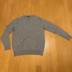 used ユニクロ　エクストラファインメリノVネックセーターグレーのサムネイル