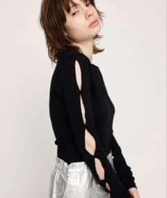 SLY HOLE DESIGN CUT TOPS デザイン カット トップスのサムネイル