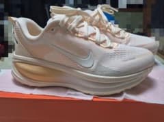 【るん様専用】W NIKE VOMERO 18のサムネイル