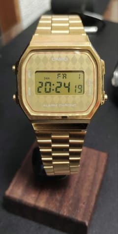 稼働品】CASIO A168 ゴールド アーガイル柄 ELバックライト - メルカリ