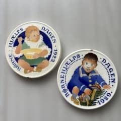 ロイヤルコペンハーゲン　壁掛けチャイルドプレート　1923年　1929年　2枚組 ロイヤルコペンハーゲン 壁掛けチャイルドプレート 1923年 1929年 2枚