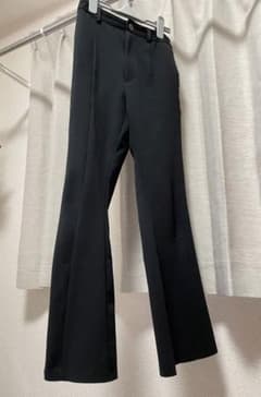 GU ジーユー　フレアパンツ　黒　ズボンのサムネイル