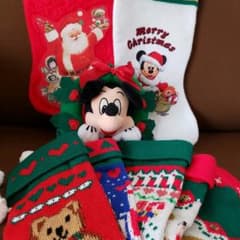 ミッキーマウスのクリスマスリースと靴下のサムネイル