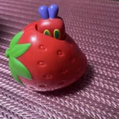 いちご型キャラクターおもちゃのサムネイル