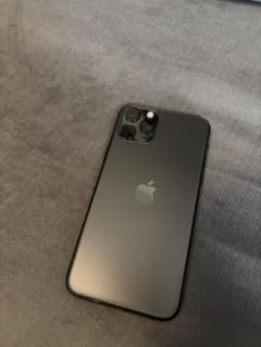iPhone11Pro 560GB バッテリー残量77%のサムネイル