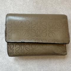 【値下げ！】LOEWE 三つ折り財布 ベージュのサムネイル