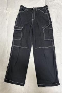DIVIDED H&M ブラックカーゴパンツのサムネイル