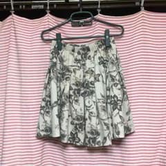 花柄タック入りフレアスカートのサムネイル