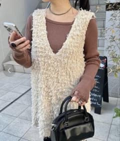 アイボリー Vネック シャギーベストのサムネイル