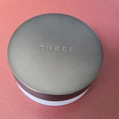 THREE アドバンスドエシリアルスムースオペレーター ルースパウダー 02 …のサムネイル