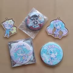 初音ミク 缶バッジ アクリルキーホルダー5種セット - メルカリ