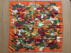 祝日限定SALE❤️HERMES シルクスカーフ90のサムネイル