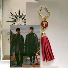 東方神起 TOMORROW タッセル キーホルダー T 赤 ステッカーのサムネイル