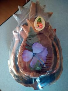 ハワイの土産　パイナップル型の木の皿