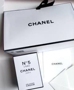 シャネルN°5 ハンドクリーム ロー CHANELのサムネイル