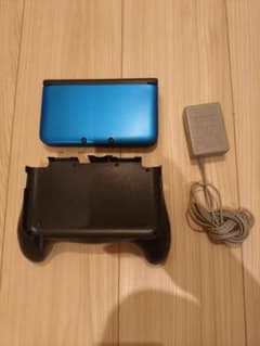 Nintendo 3DS LL 青色 本体 充電器付きのサムネイル