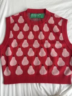 UNITED COLORS OF BENETTON 洋梨柄ニットベストのサムネイル