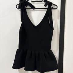 リボン付きブラックノースリーブトップスのサムネイル