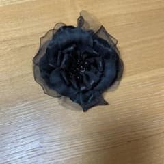 コサージュ　黒　オシャレのサムネイル