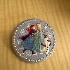 ディズニー　刺繍缶バッジ　アナと雪の女王のサムネイル