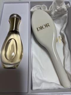 Dior 香水とブラシのセット - メルカリ